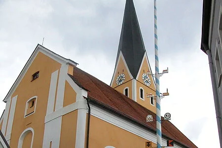 Pfarrkirche mit Kolping-Baum
